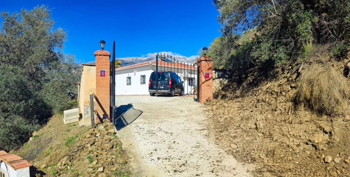 Sale of detached villa in Arenas 49