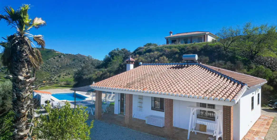 Sale of detached villa in Arenas 51