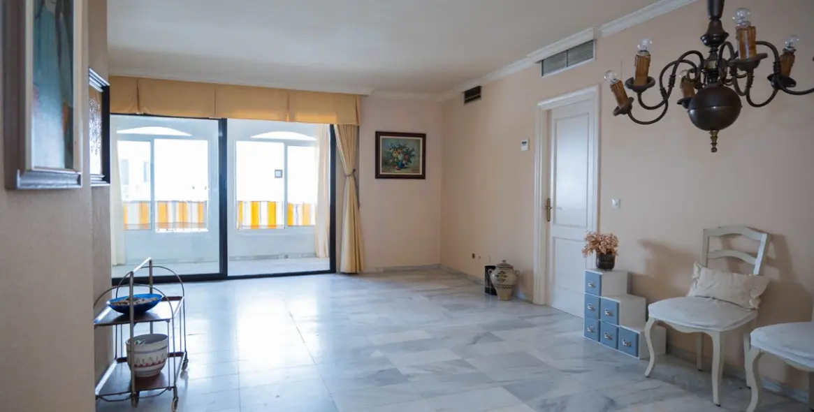 Sale of middle floor apartment in Marbella 3