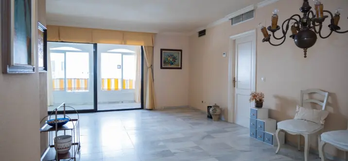 Sale of middle floor apartment in Marbella 2