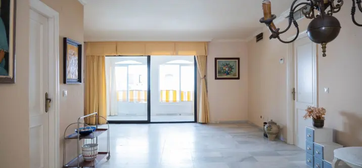 Sale of middle floor apartment in Marbella 3