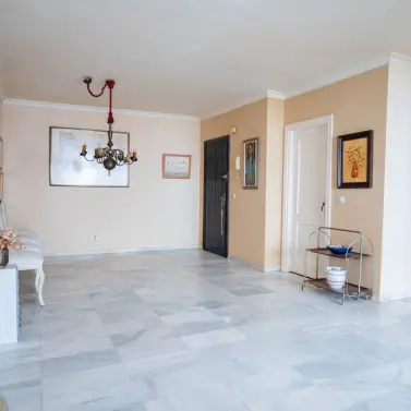 Sale of middle floor apartment in Marbella