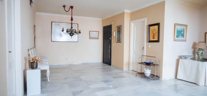 Sale of middle floor apartment in Marbella 4