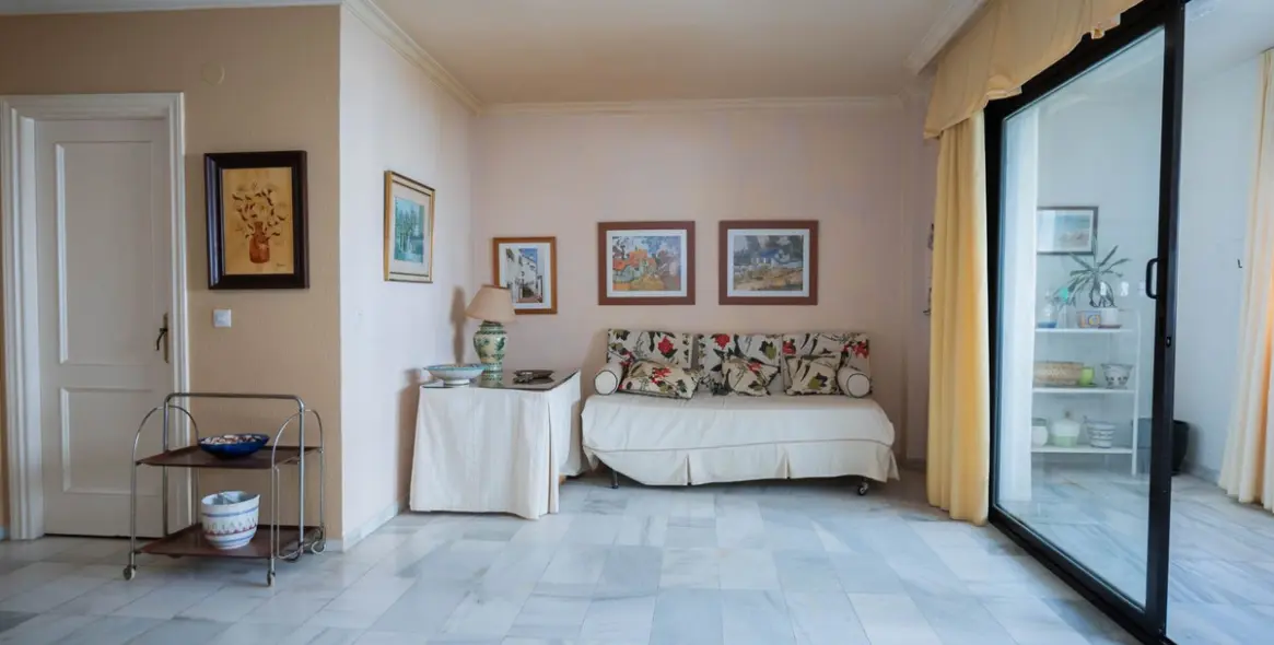 Sale of middle floor apartment in Marbella 6
