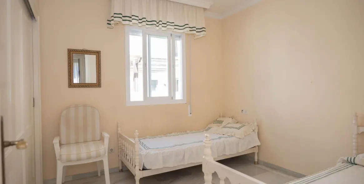 Sale of middle floor apartment in Marbella 10