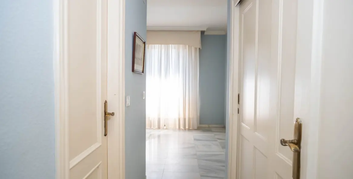 Sale of middle floor apartment in Marbella 19