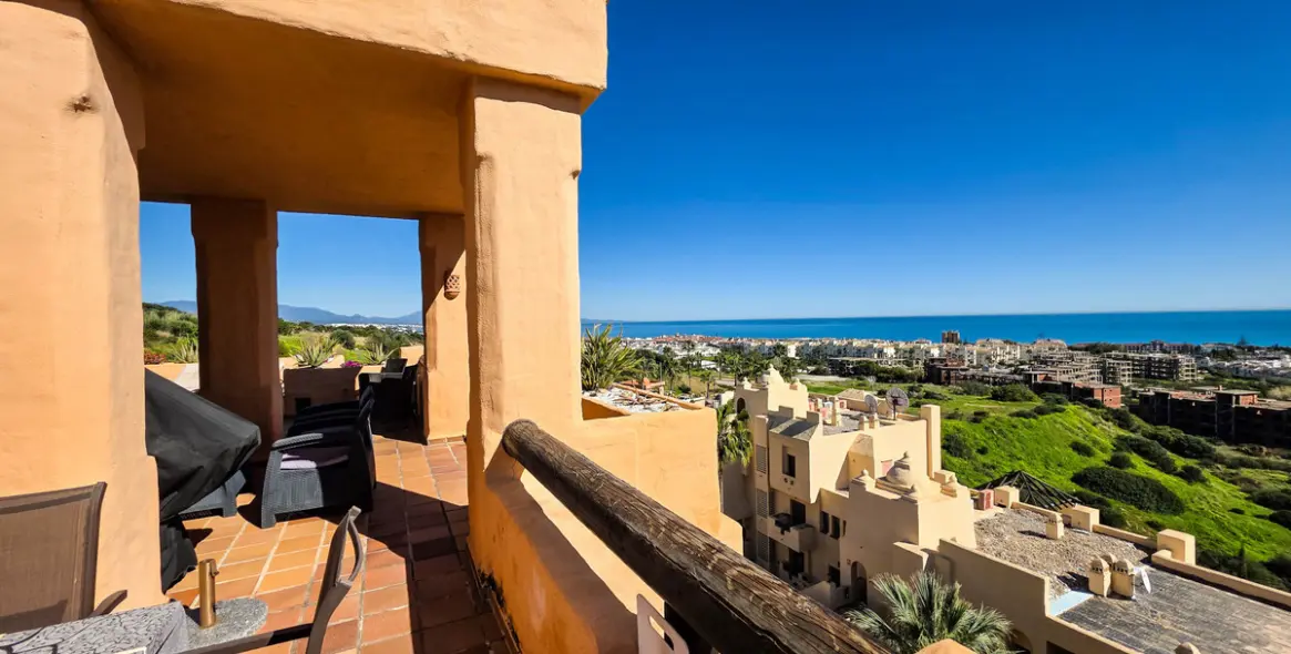 Sale of penthouse in La Duquesa 1