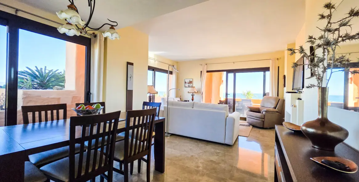 Sale of penthouse in La Duquesa 4