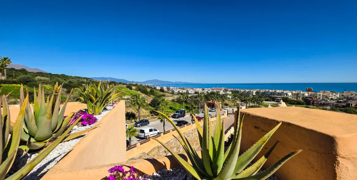 Sale of penthouse in La Duquesa 6