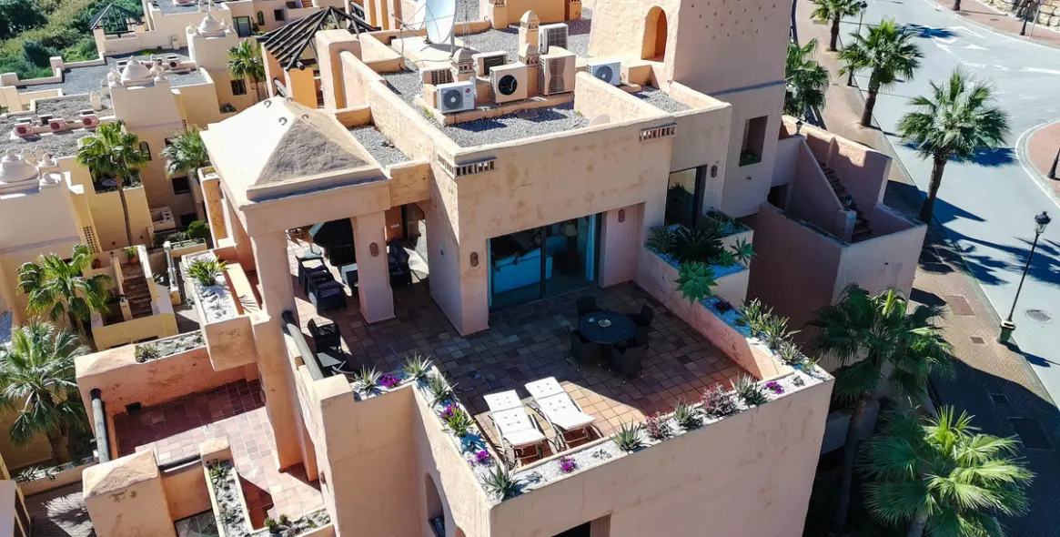 Sale of penthouse in La Duquesa 7