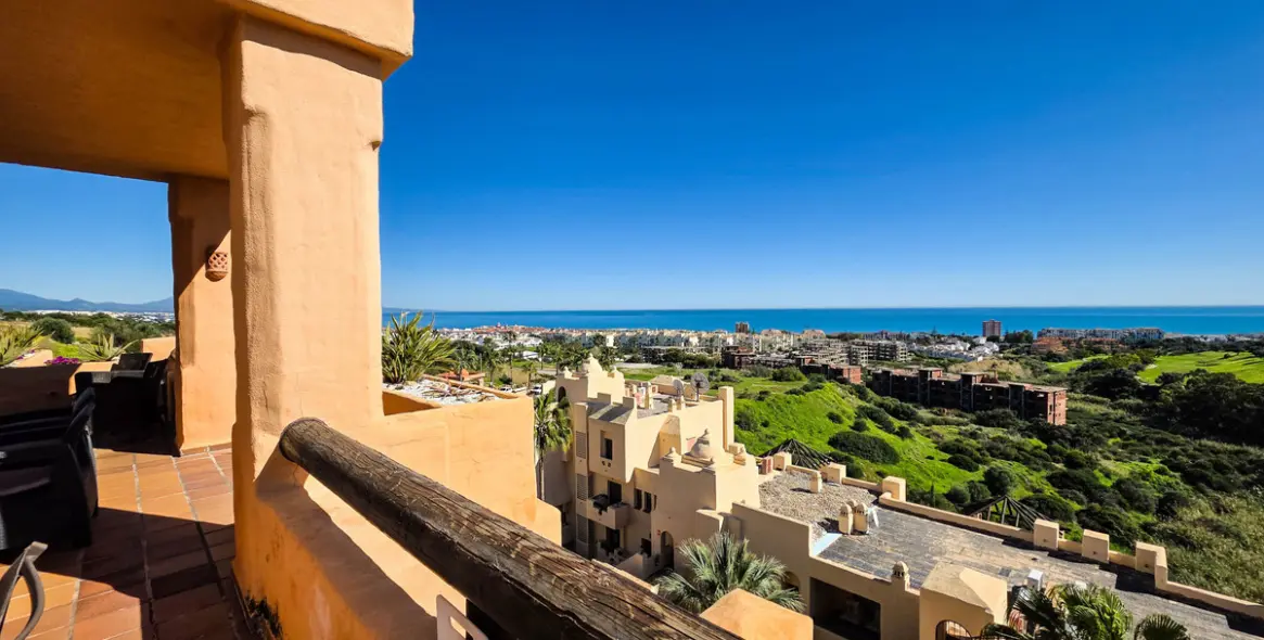 Sale of penthouse in La Duquesa 8