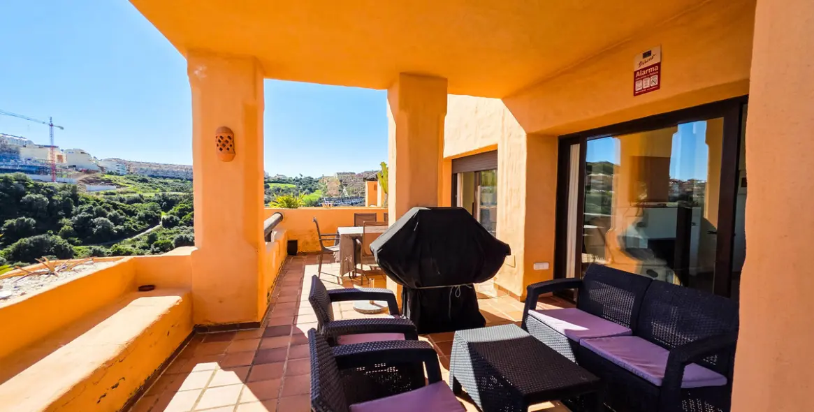 Sale of penthouse in La Duquesa 9