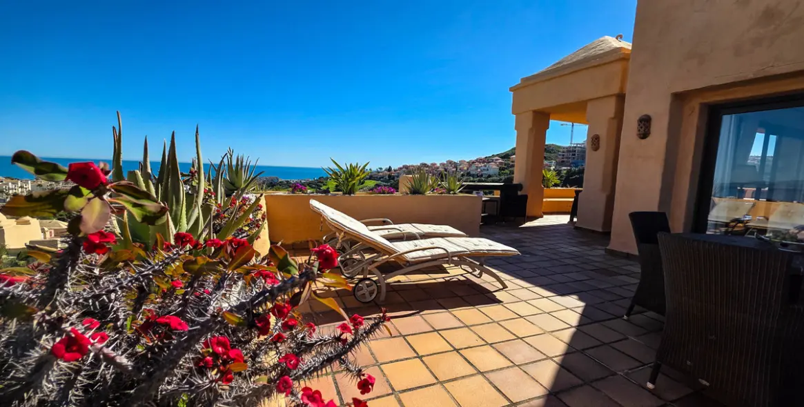 Sale of penthouse in La Duquesa 10