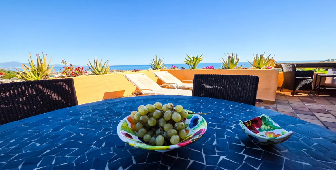 Sale of penthouse in La Duquesa 11