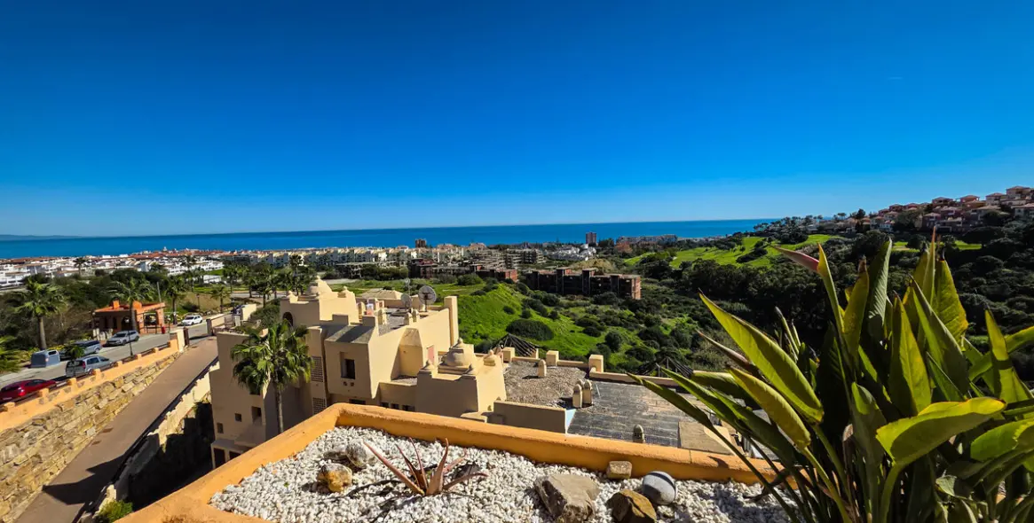 Sale of penthouse in La Duquesa 13