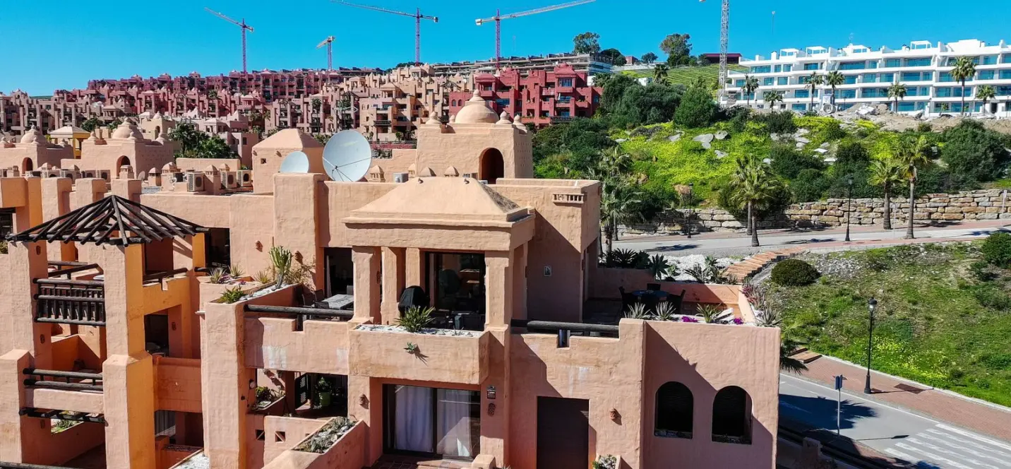 Sale of penthouse in La Duquesa 0
