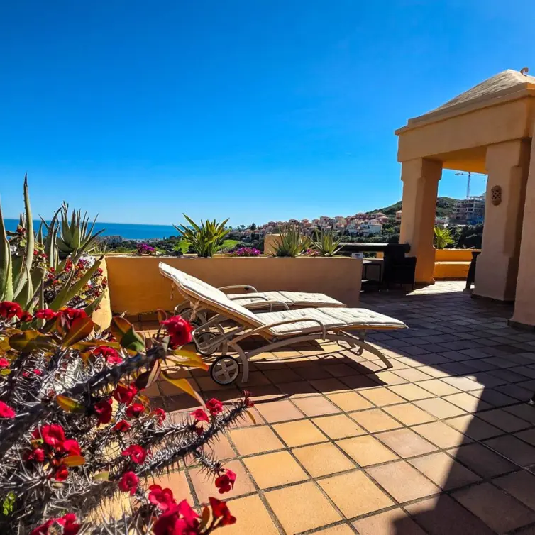 Sale of penthouse in La Duquesa