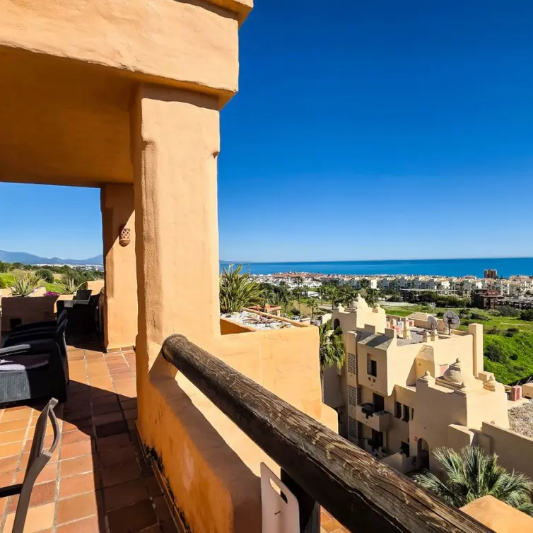 Sale of penthouse in La Duquesa