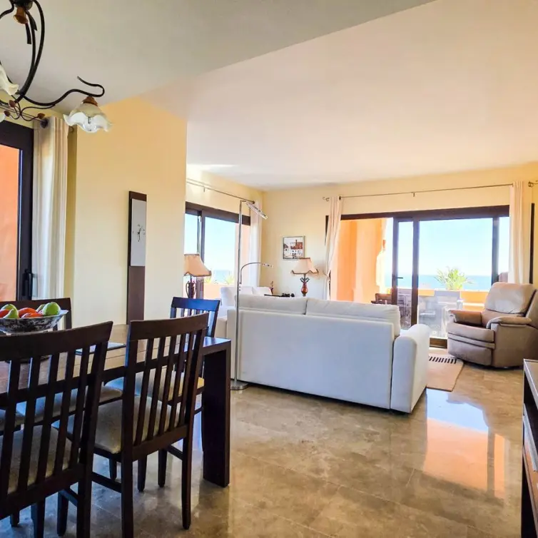 Sale of penthouse in La Duquesa