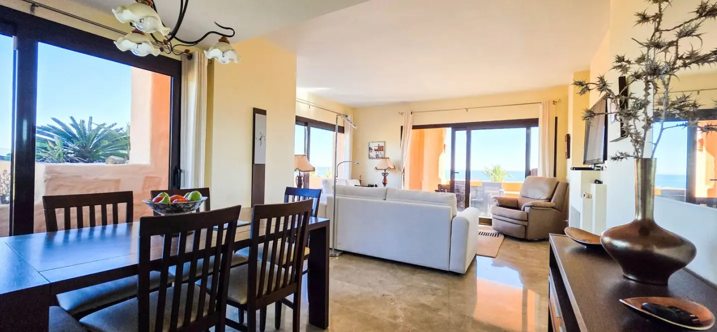 Sale of penthouse in La Duquesa 4