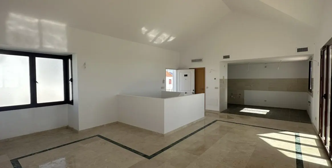 Продажа таунхауса в Doña Julia 8