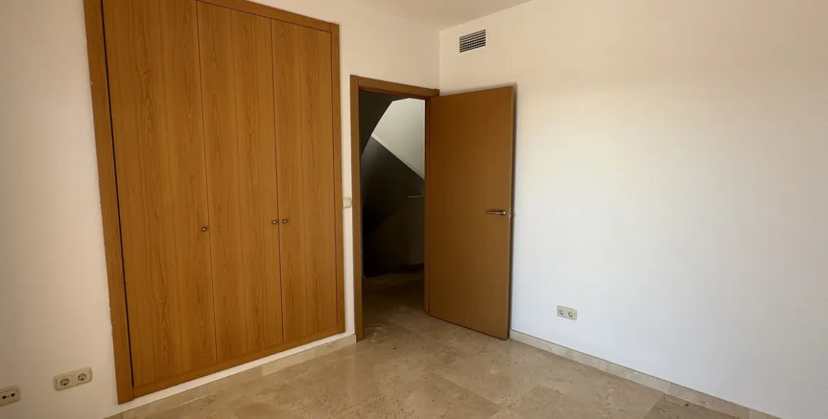 Продажа таунхауса в Doña Julia 34