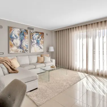 Продажа двухуровневого пентхауса в New Golden Mile