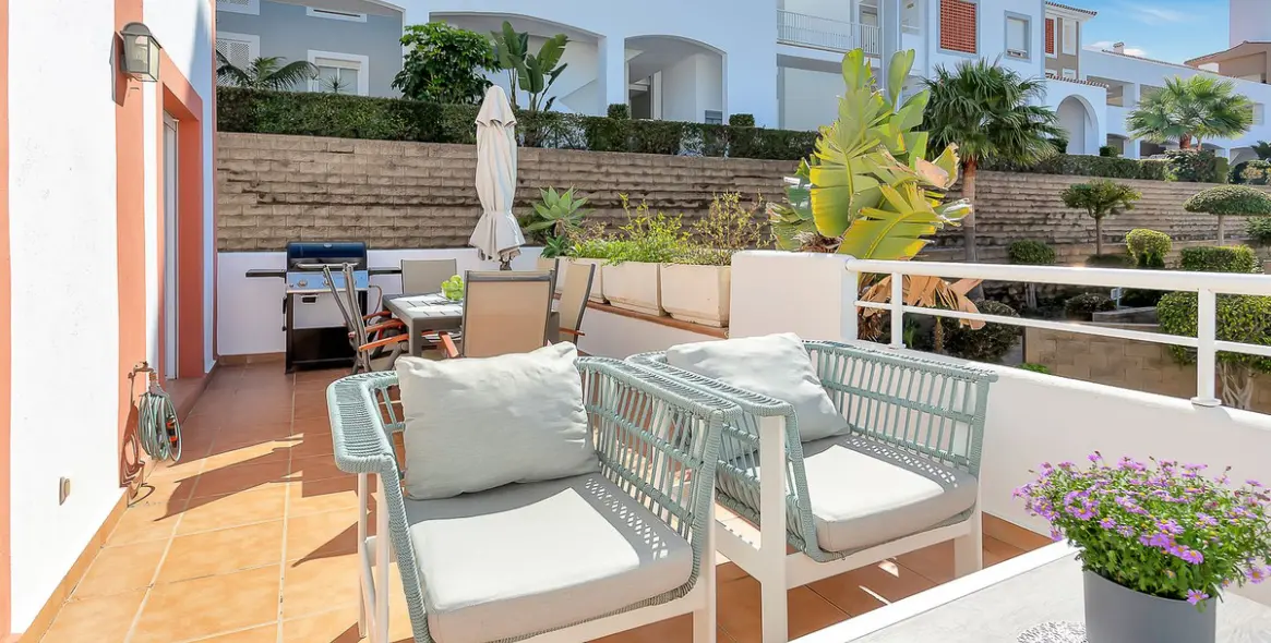 Продажа двухуровневого пентхауса в New Golden Mile 7