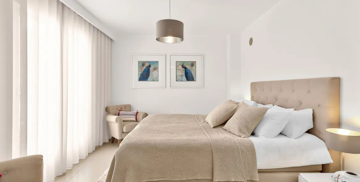 Продажа двухуровневого пентхауса в New Golden Mile 15