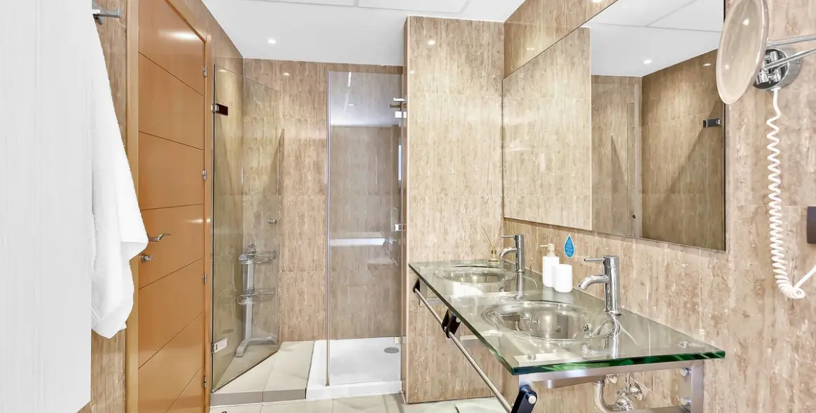 Продажа двухуровневого пентхауса в New Golden Mile 18