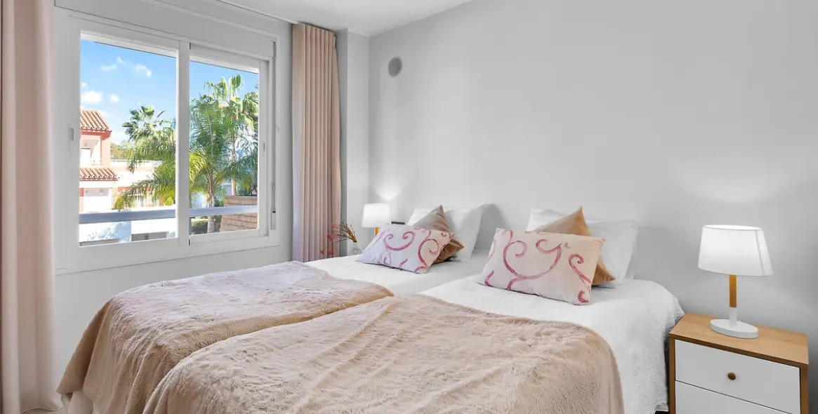 Sale of penthouse duplex in New Golden Mile 21