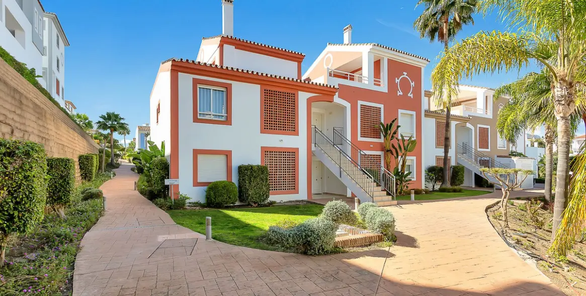 Sale of penthouse duplex in New Golden Mile 25