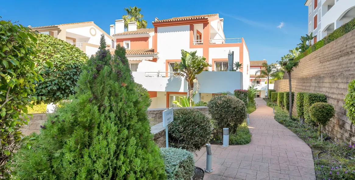 Sale of penthouse duplex in New Golden Mile 26