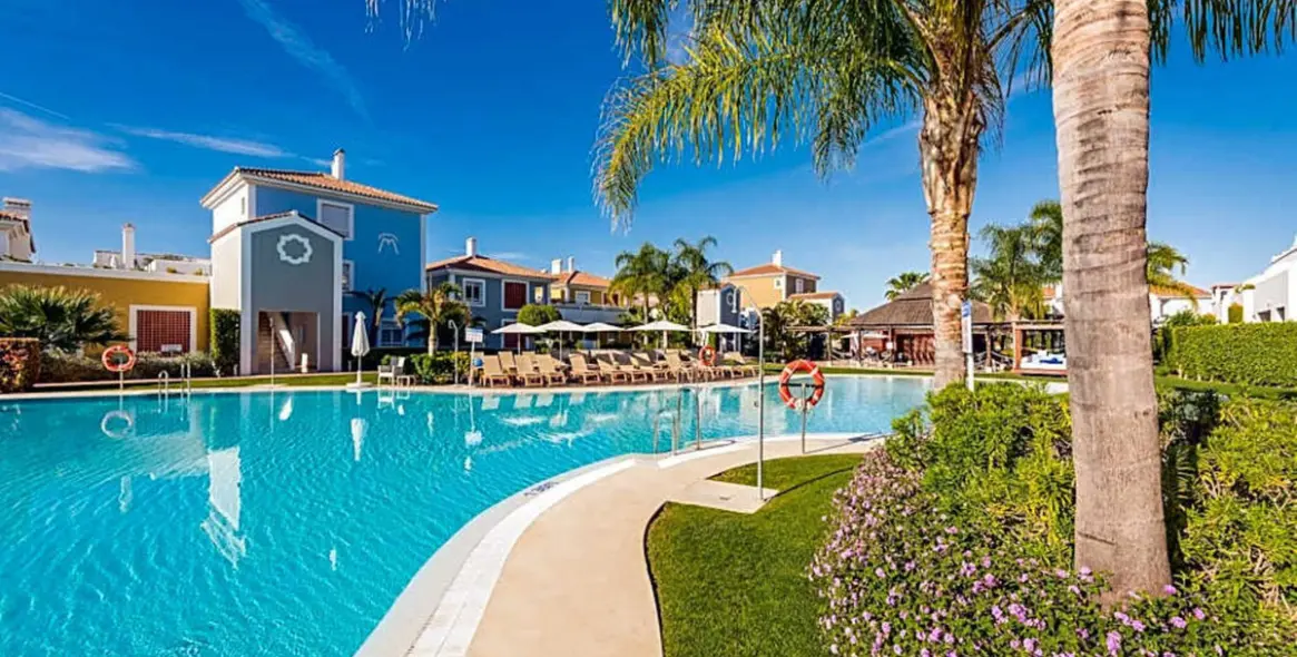 Sale of penthouse duplex in New Golden Mile 30