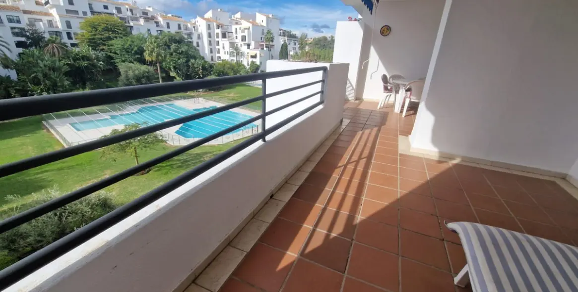 Продажа апартаментов на среднем этаже в Puerto Banús 2