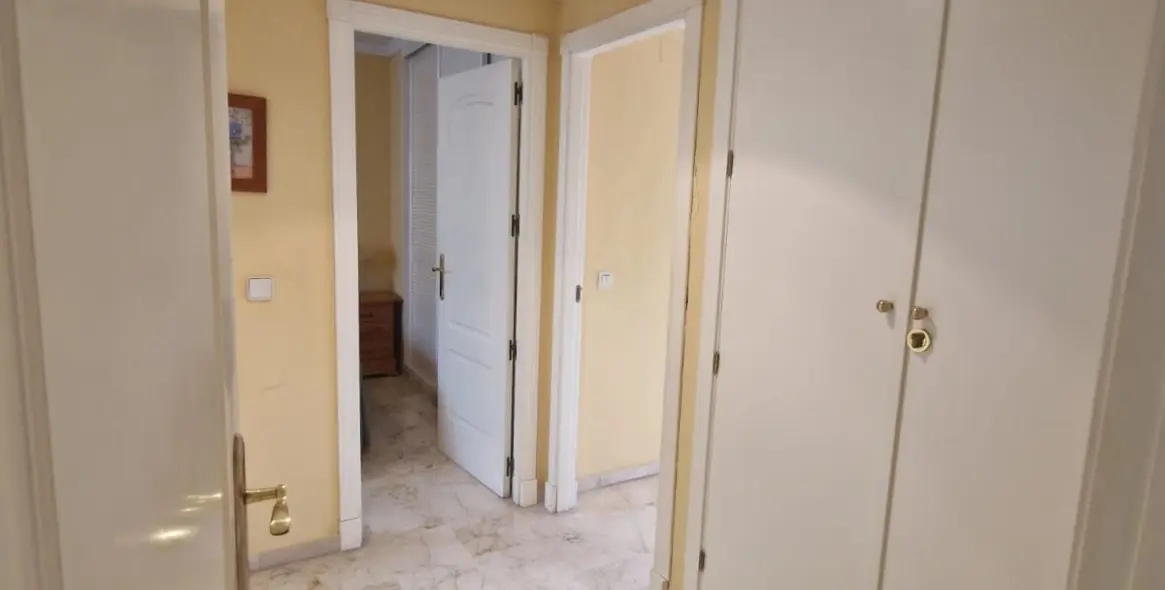 Продажа апартаментов на среднем этаже в Puerto Banús 14