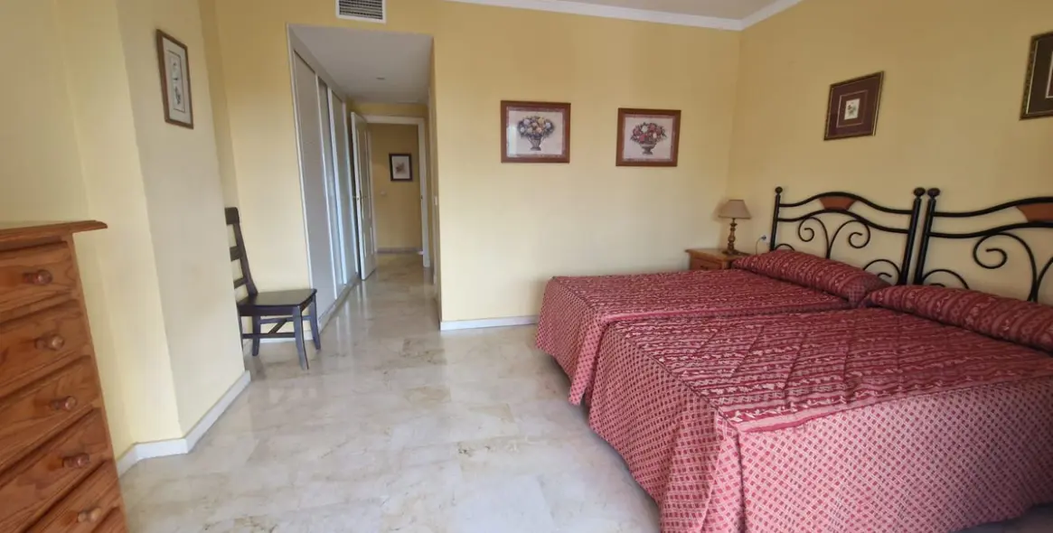 Продажа апартаментов на среднем этаже в Puerto Banús 16