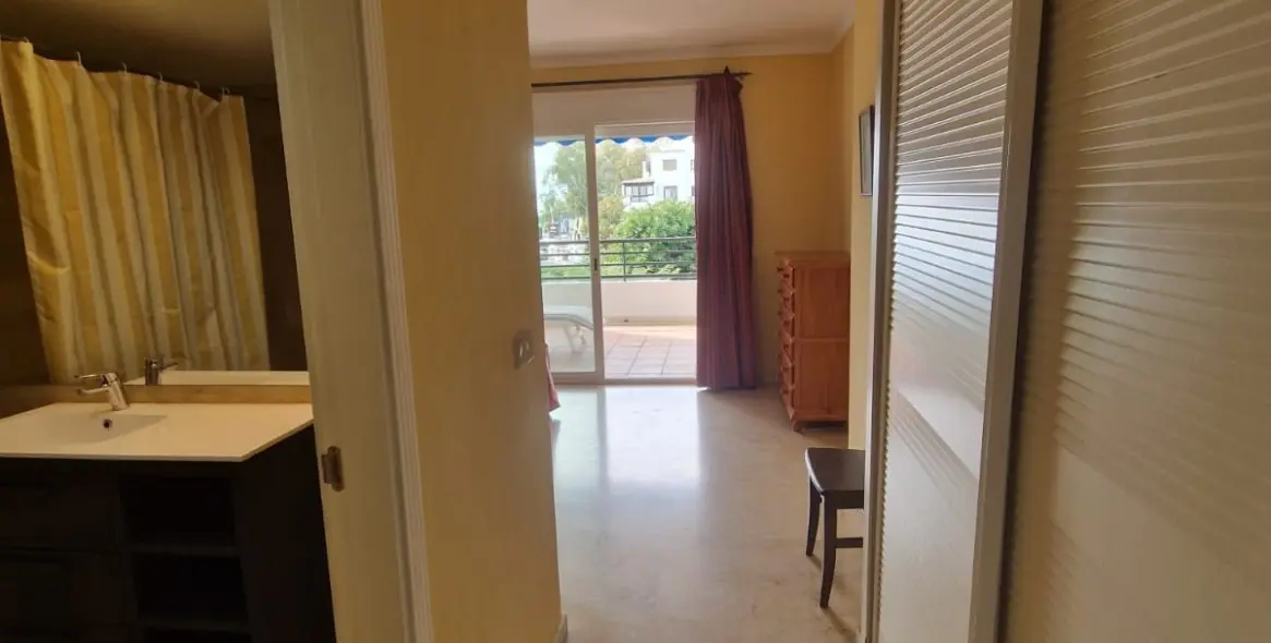 Продажа апартаментов на среднем этаже в Puerto Banús 19