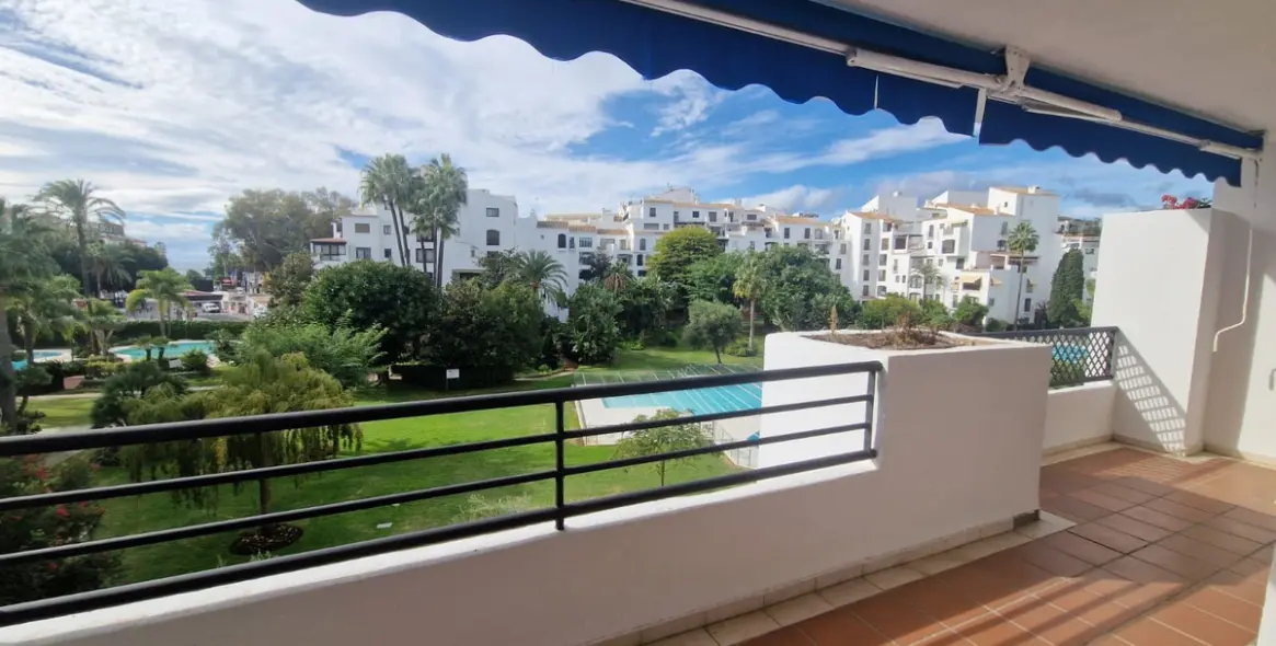 Продажа апартаментов на среднем этаже в Puerto Banús 1