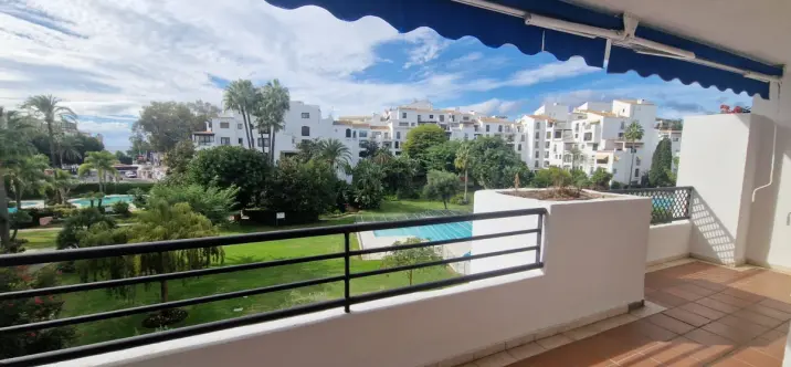 Продажа апартаментов на среднем этаже в Puerto Banús 0