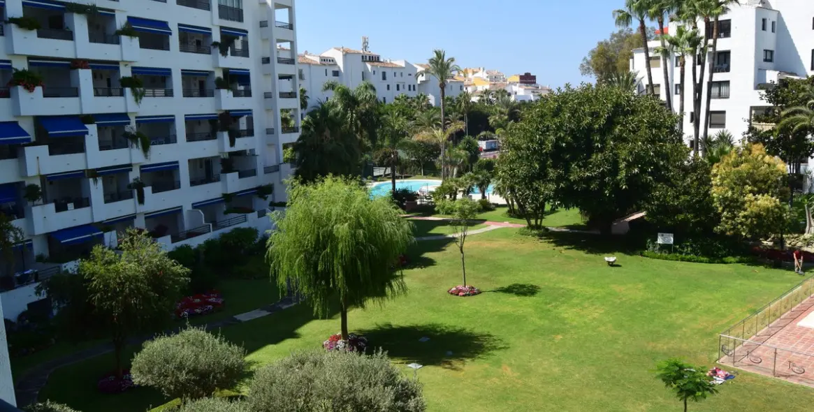 Продажа апартаментов на среднем этаже в Puerto Banús 3