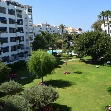 Продажа апартаментов на среднем этаже в Puerto Banús