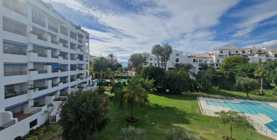 Продажа апартаментов на среднем этаже в Puerto Banús 12