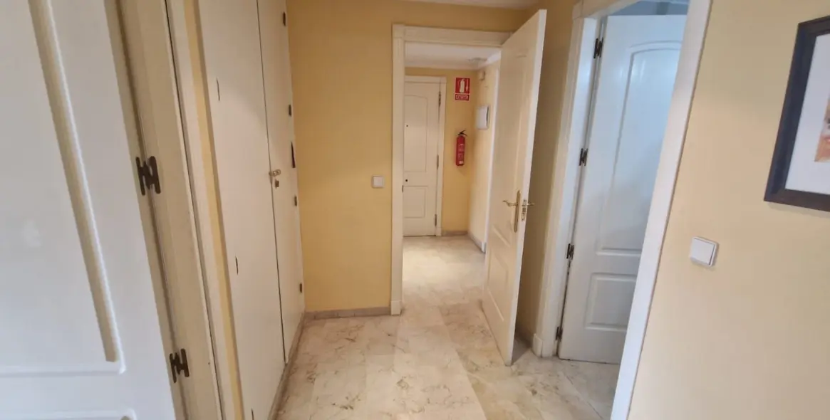 Продажа апартаментов на среднем этаже в Puerto Banús 13