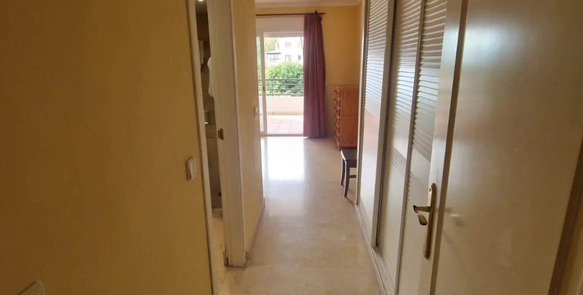 Продажа апартаментов на среднем этаже в Puerto Banús 17