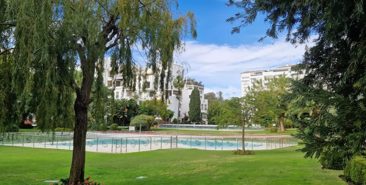 Продажа апартаментов на среднем этаже в Puerto Banús 26