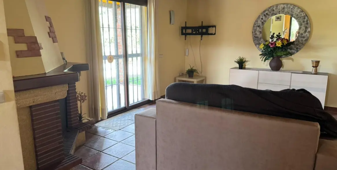 Sale of detached villa in Estepona 6