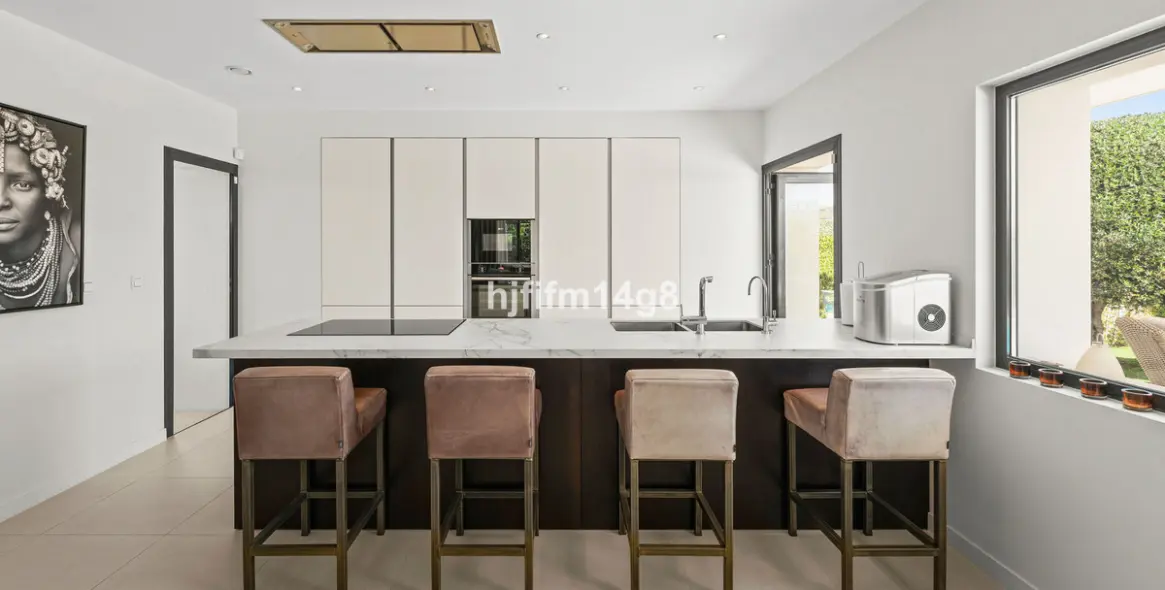 Продажа  отдельно стоящей виллы в San Pedro de Alcántara 10