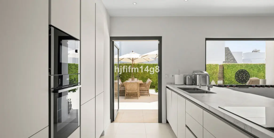 Продажа  отдельно стоящей виллы в San Pedro de Alcántara 11