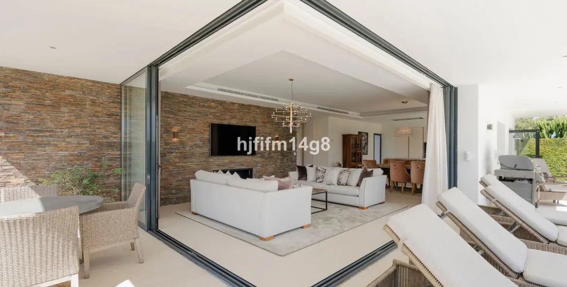 Продажа  отдельно стоящей виллы в San Pedro de Alcántara 12